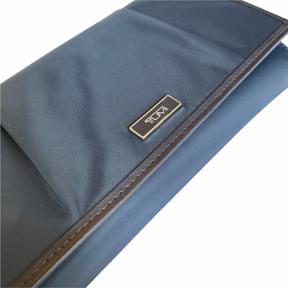 Tumi Zoe Convertible Phone Crossbody Bag/Clutch, Navy Blue Nylon - Picture 2 of 13